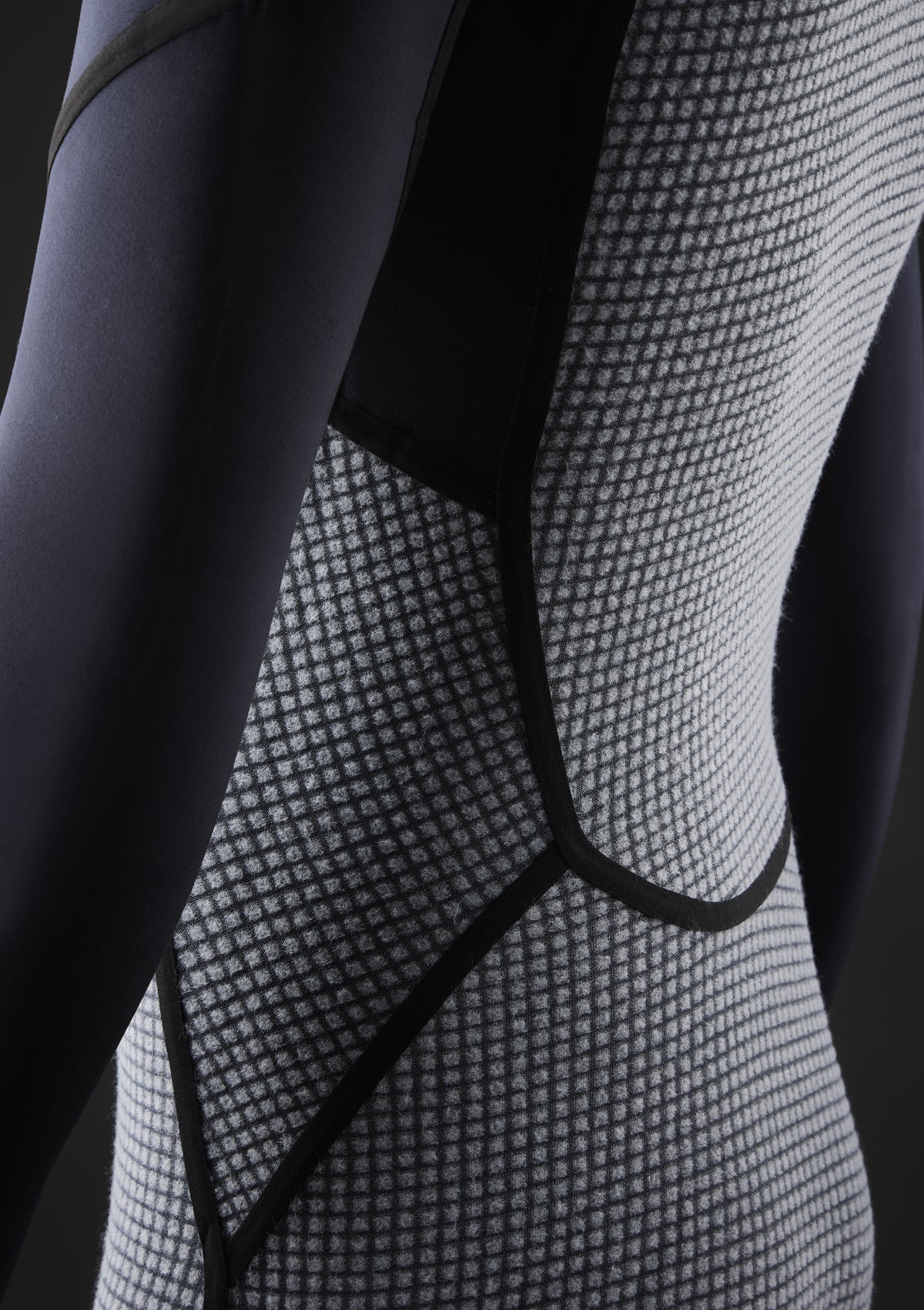 Womens 6/4/3mm Hooded Liquid Sealed Thermal Wetsuit | needessentials